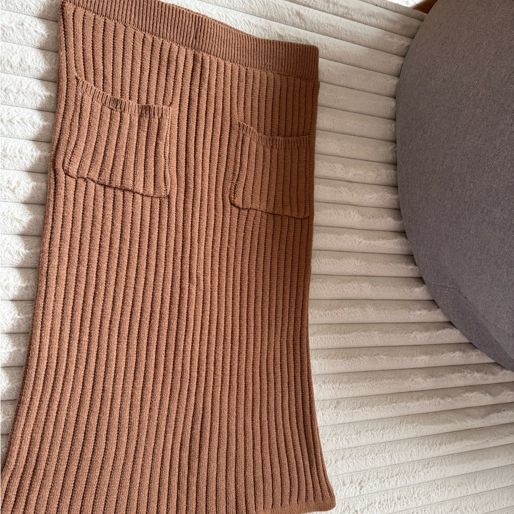 Ribbed Brown Knit elastic skirt